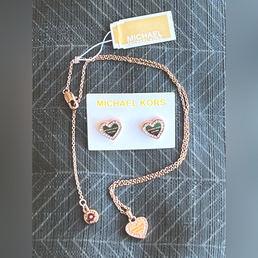 NWT 🩷 Michael Kors Rose Tone Heart Stud Earring and Necklace Set